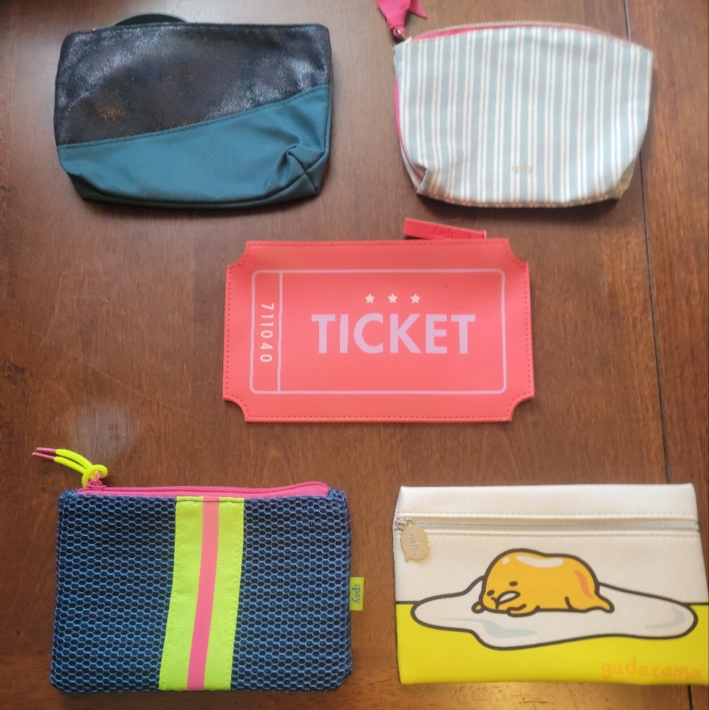 Ipsy bags 5 count